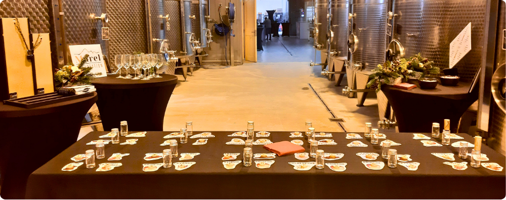 Escape game de dégustation autour du vin en Provence, groupe en atelier avec marel Dégustation